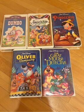 Disney VHS Bundle (5) Snow White, Dumbo, Pinocchio + Oliver & Company